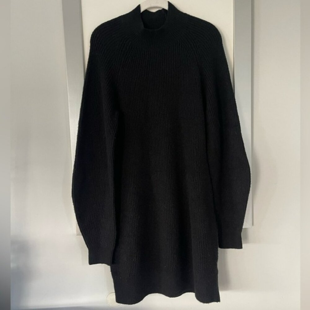 Abercrombie & Fitch sweater dress in a lightweight ribbed acrylic knit